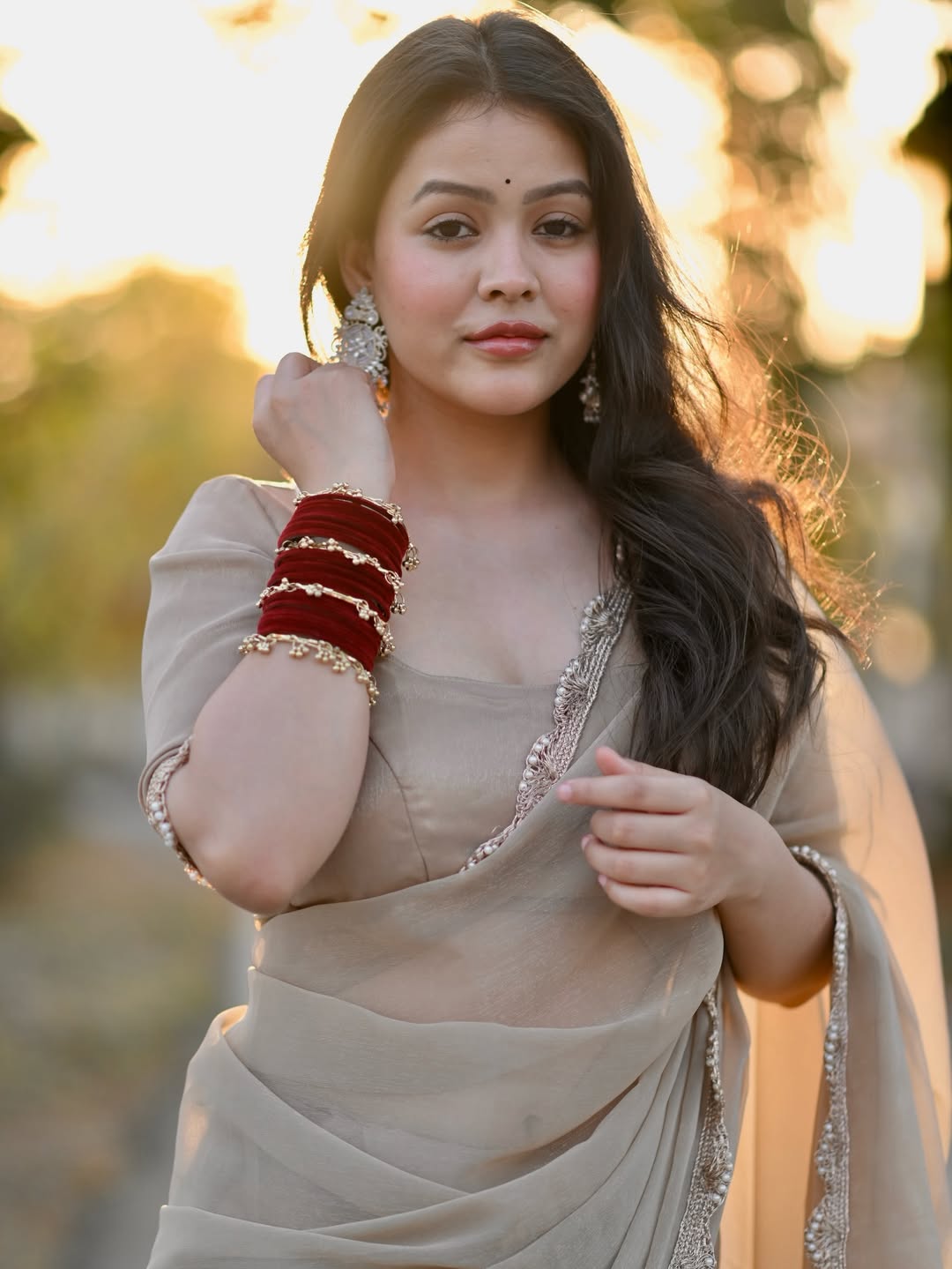 Glamorous Jimichu tissue Saree with Pearl Dori Lace