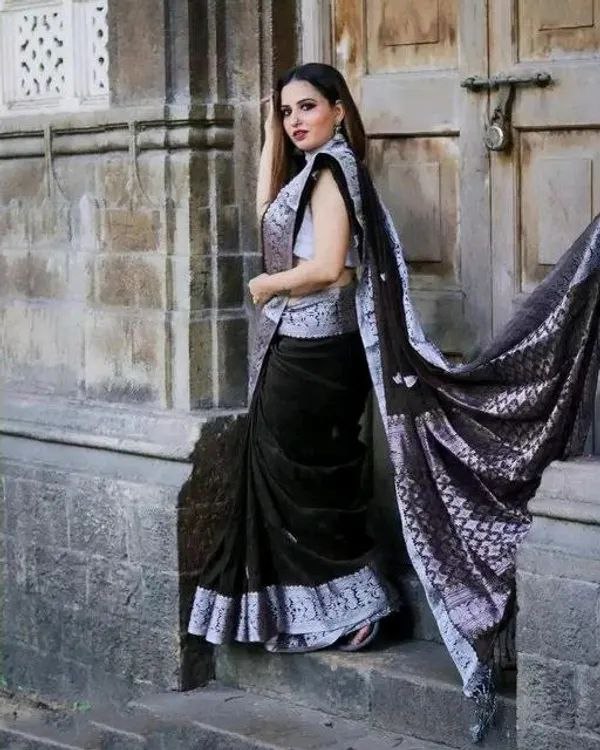 Desirable Soft Banarasi Silk Saree With Attractive Blouse Piece