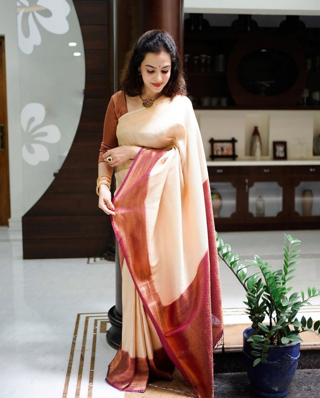 Exquisite Banarasi Silk Saree with Jacquard Weaving & Unstitched Blouse