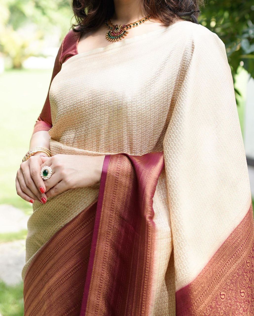 Exquisite Banarasi Silk Saree with Jacquard Weaving & Unstitched Blouse