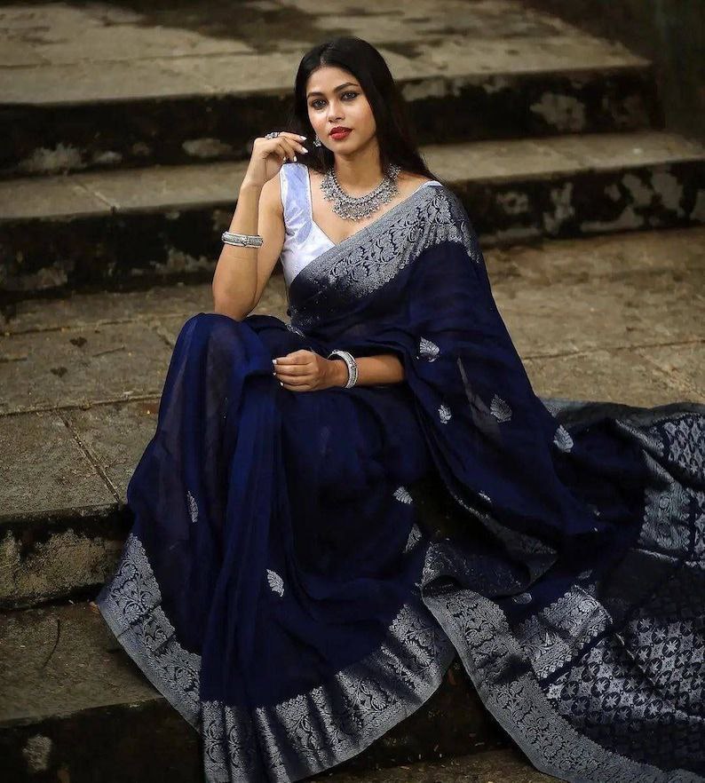 Desirable Soft Banarasi Silk Saree With Attractive Blouse Piece