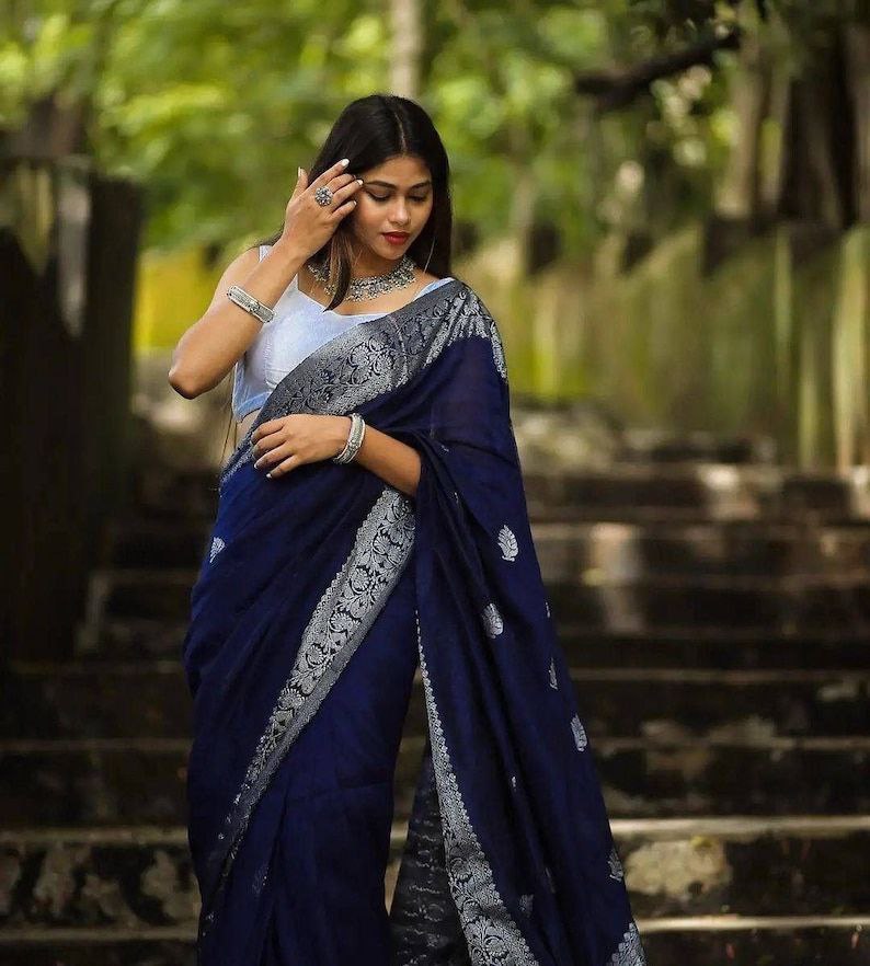 Desirable Soft Banarasi Silk Saree With Attractive Blouse Piece