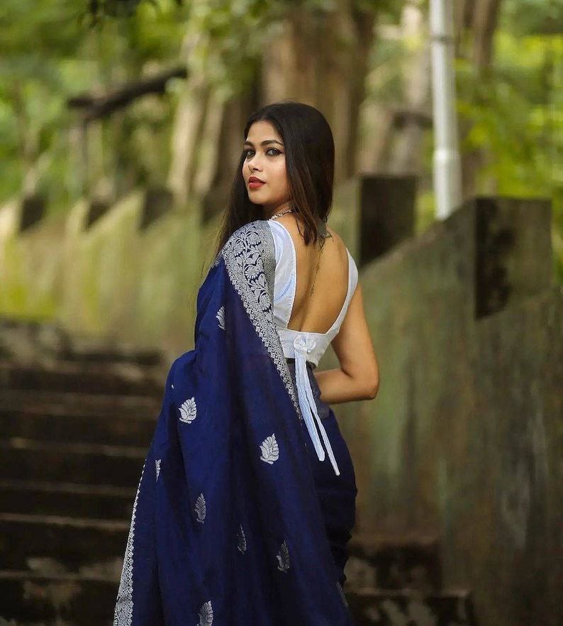 Desirable Soft Banarasi Silk Saree With Attractive Blouse Piece