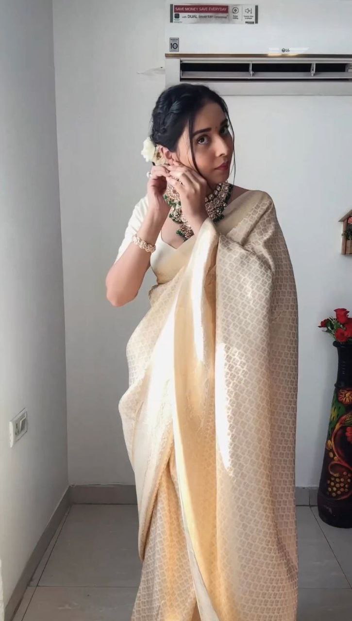 Light Golden Kanjivaram Soft Woven Silk Saree : Top Pick